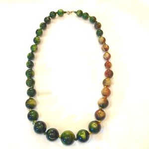 Green ball necklace